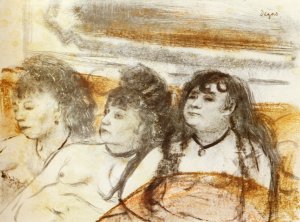 Three girls sitting en face